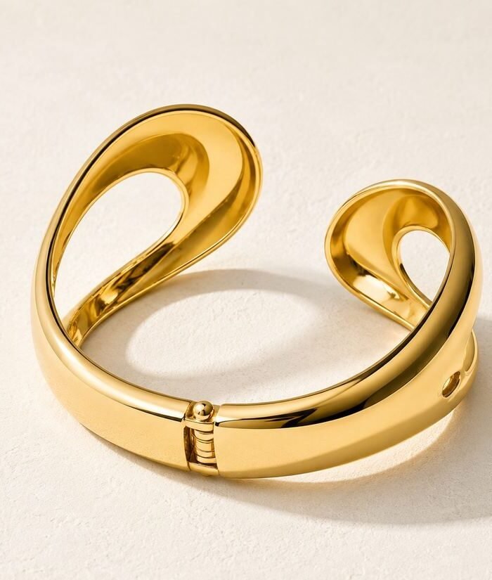 Brazalete abierto curvo dorado